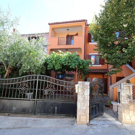 Apartments Grace Ровин Екстериор снимка