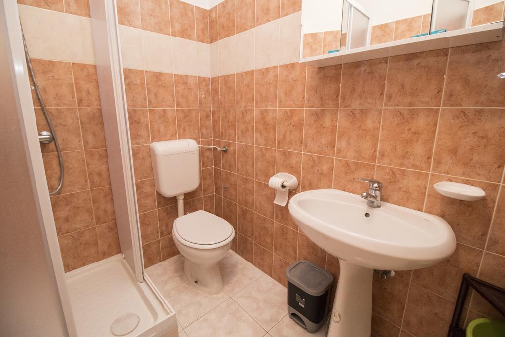 Apartments Grace Ровин Екстериор снимка