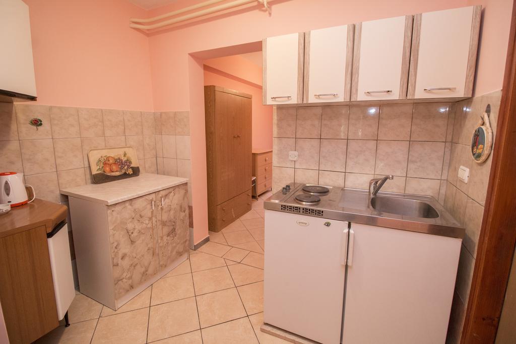 Apartments Grace Ровин Екстериор снимка