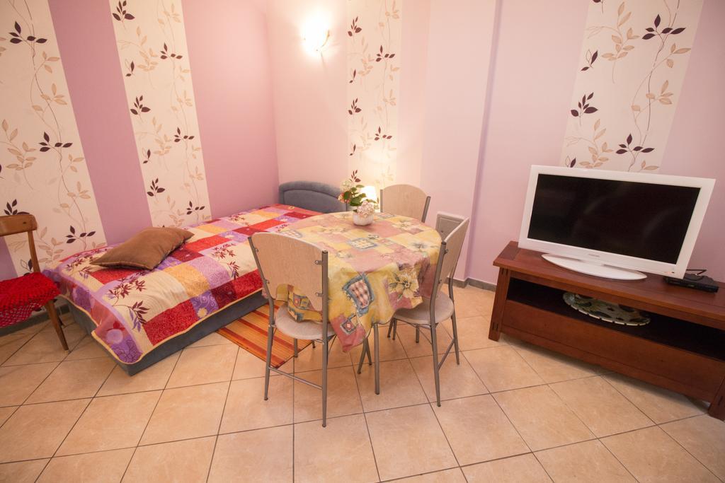 Apartments Grace Ровин Екстериор снимка