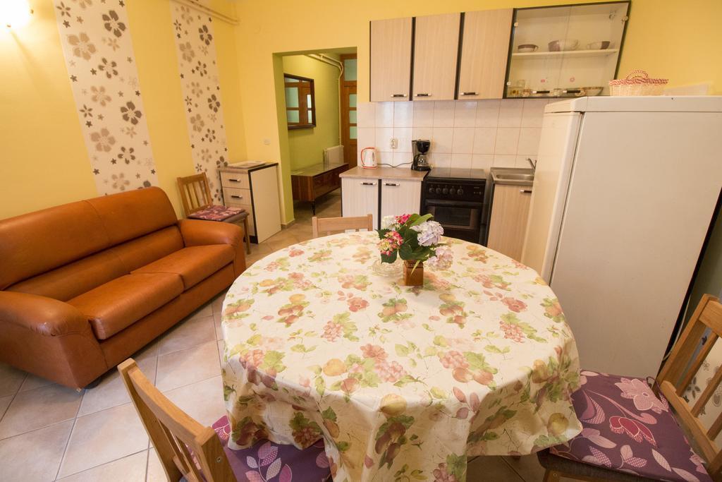Apartments Grace Ровин Екстериор снимка