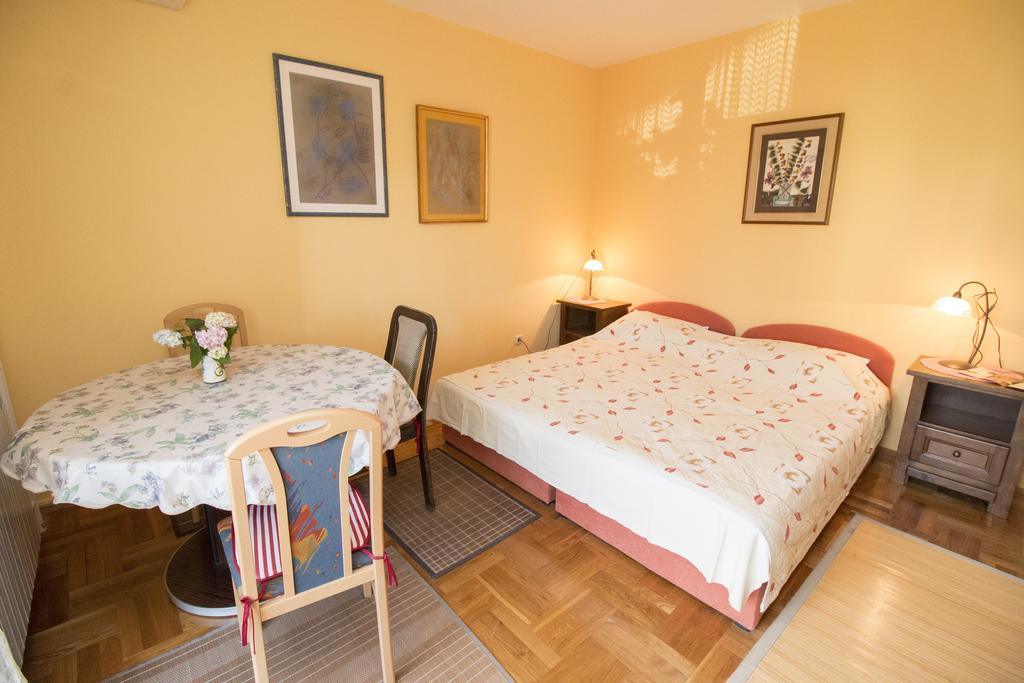 Apartments Grace Ровин Екстериор снимка