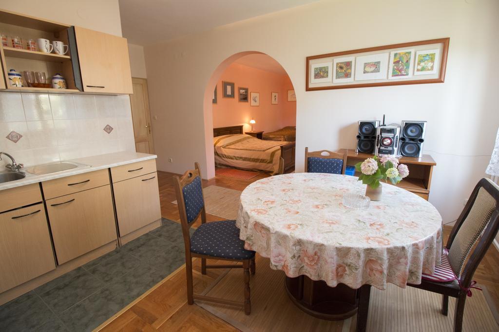 Apartments Grace Ровин Екстериор снимка